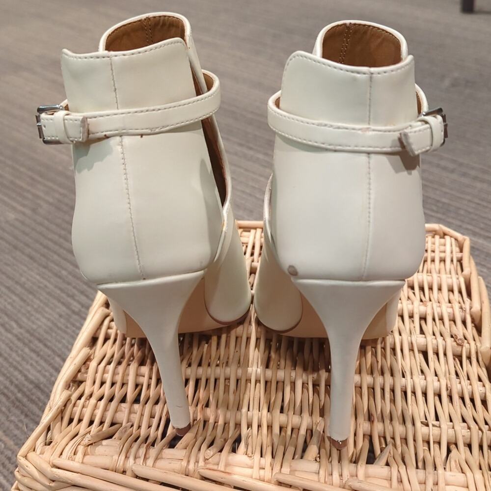 Izabella Rue Ivory Stiletto Booties Size 6 - Picture 4 of 10